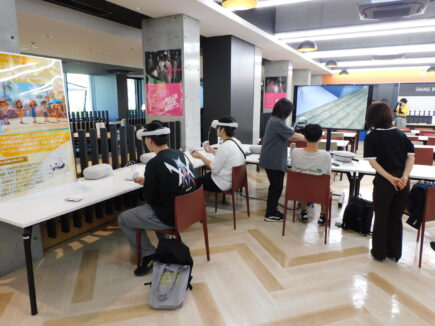 【会場 E棟2階 食堂】感性を測れる・可視化できる情報学部の体験イベント