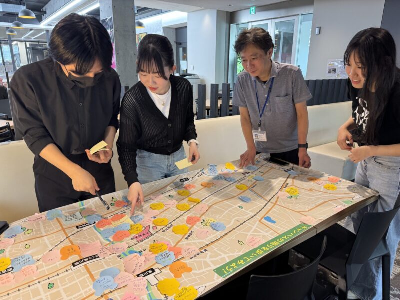 【会場：E棟食堂内】地域価値創造×観光マネジメントの学びにフレル（体験ブース）〜皆さんの地域の魅力をシェアしよう！〜