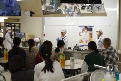 【会場：B棟3階　調理実習室】特別授業　にぎって学ぼう！食と健康をつなぐおむすび実習