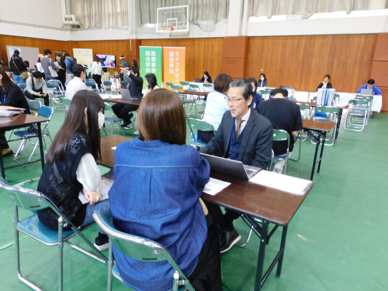 【会場　G棟 体育館】　個別相談ブース