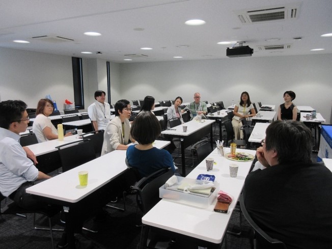 ダナン大学教員と本学教員との情報交換の様子