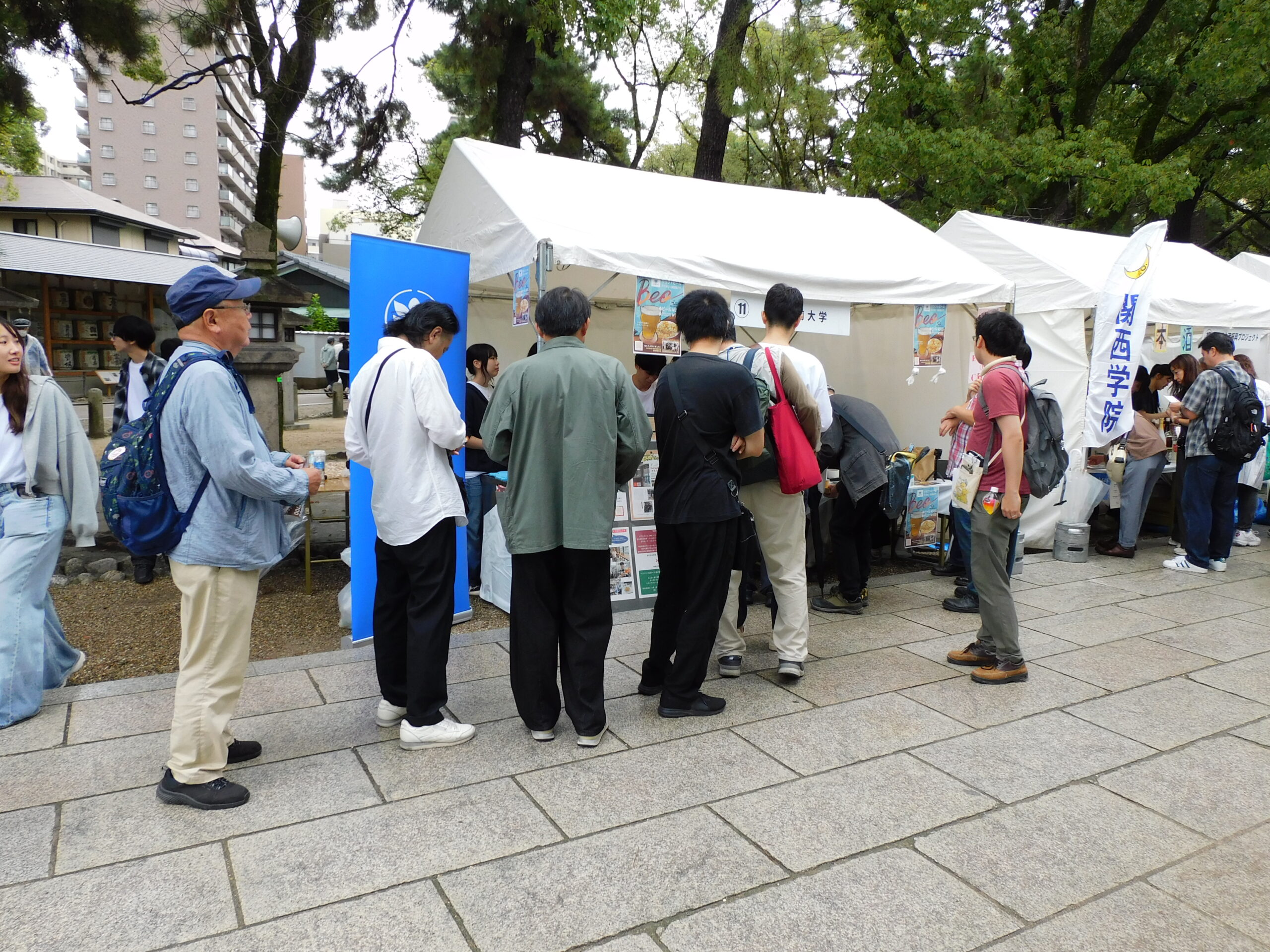 ブース前にできた行列