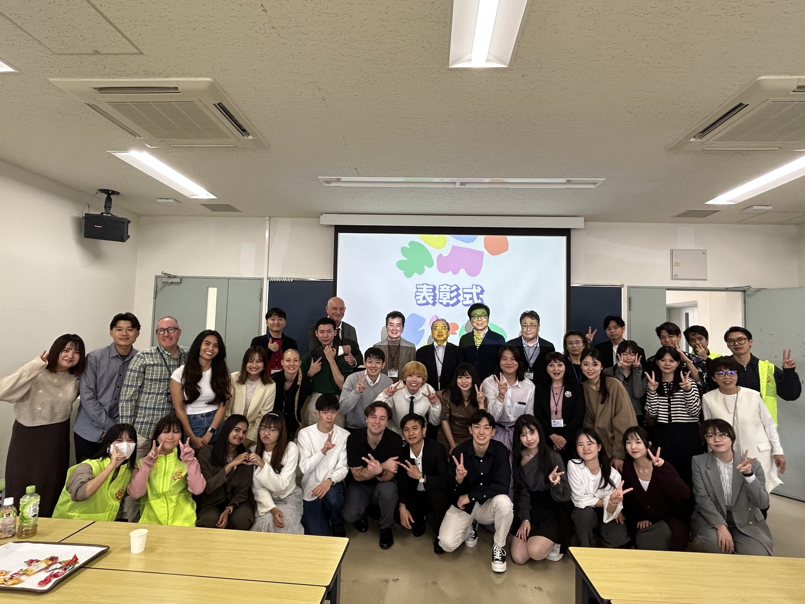 表彰式と懇親会での集合写真