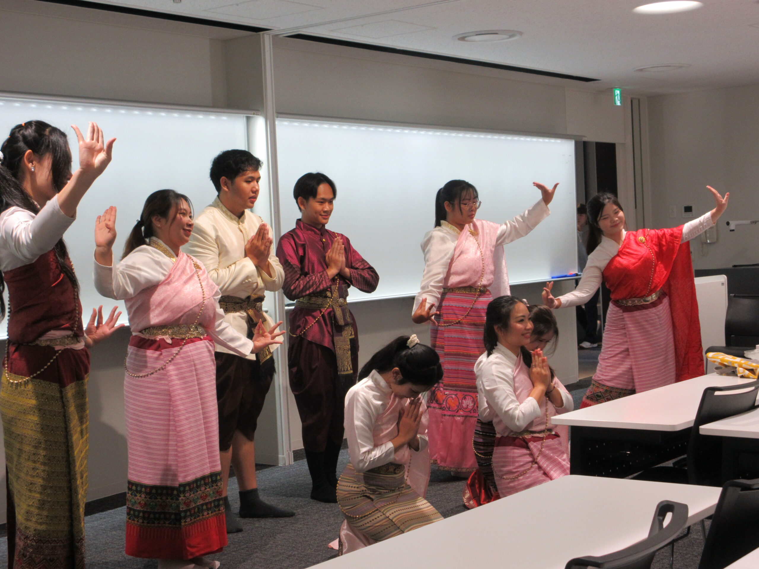 タイ舞踊の披露