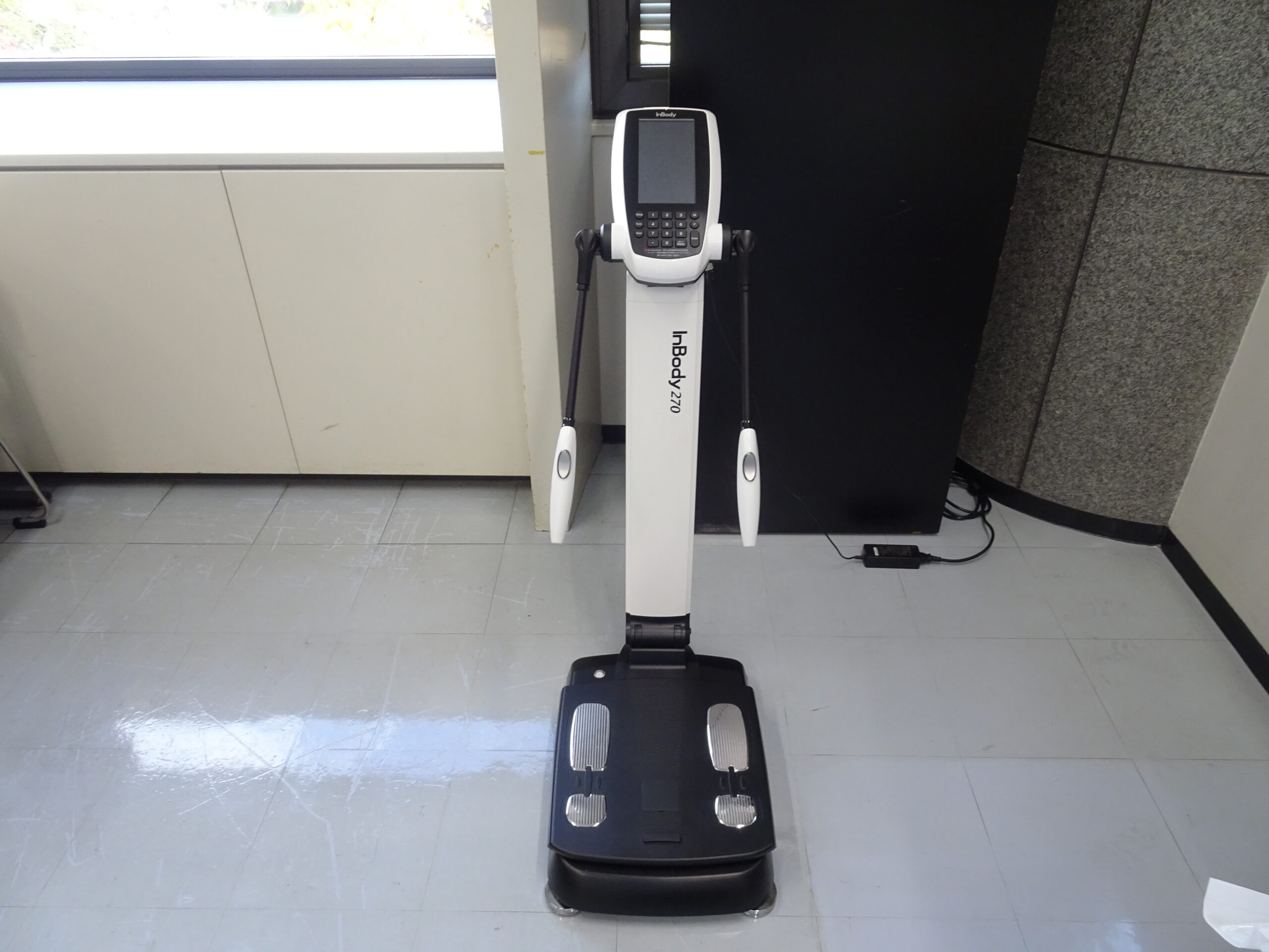 体成分分析装置「Inbody（インボディ）」は、体を構成する基本成分である体水分・タンパク質・ミネラル・体脂肪を分析できます。