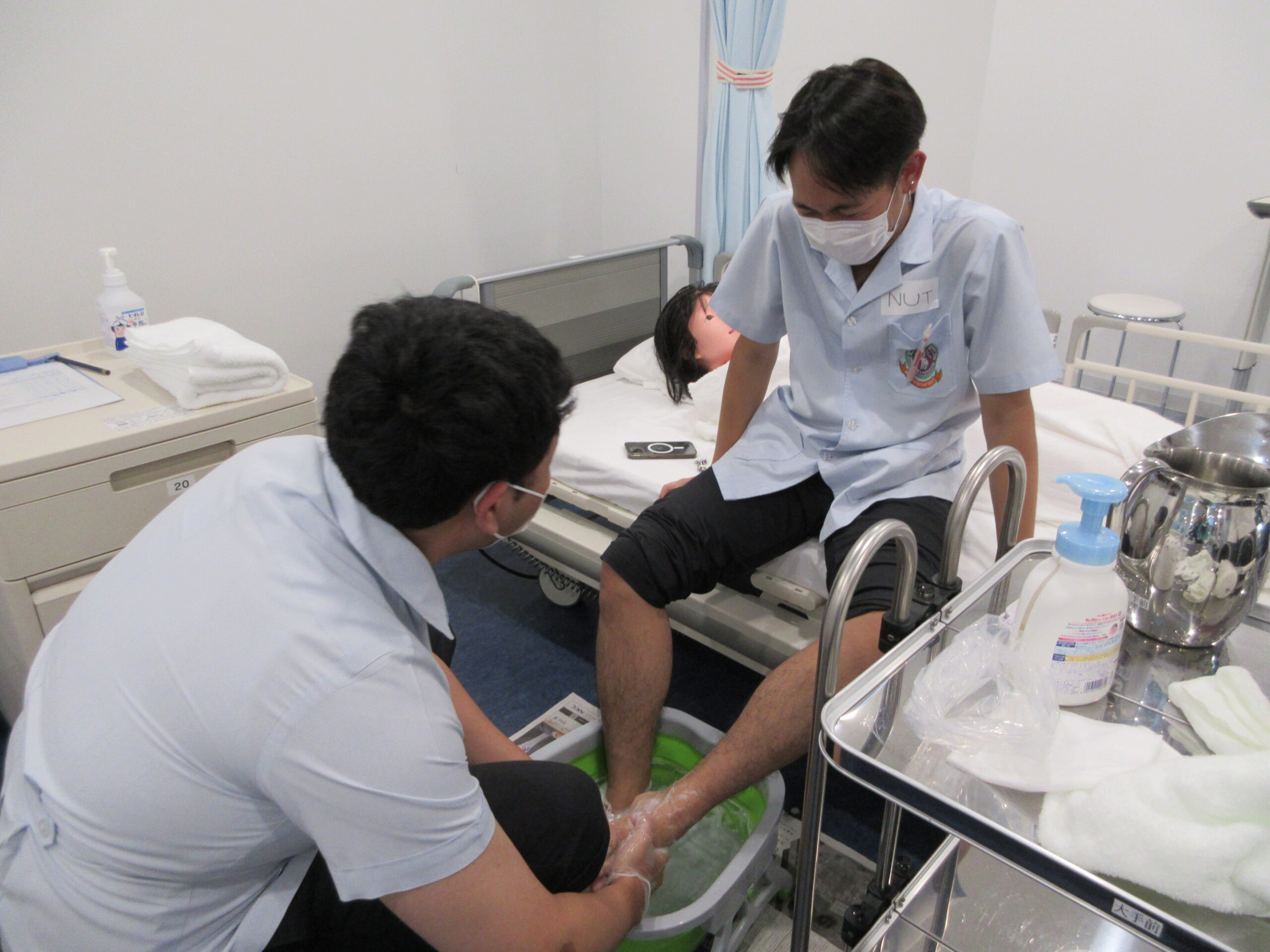 基礎看護演習（足浴）