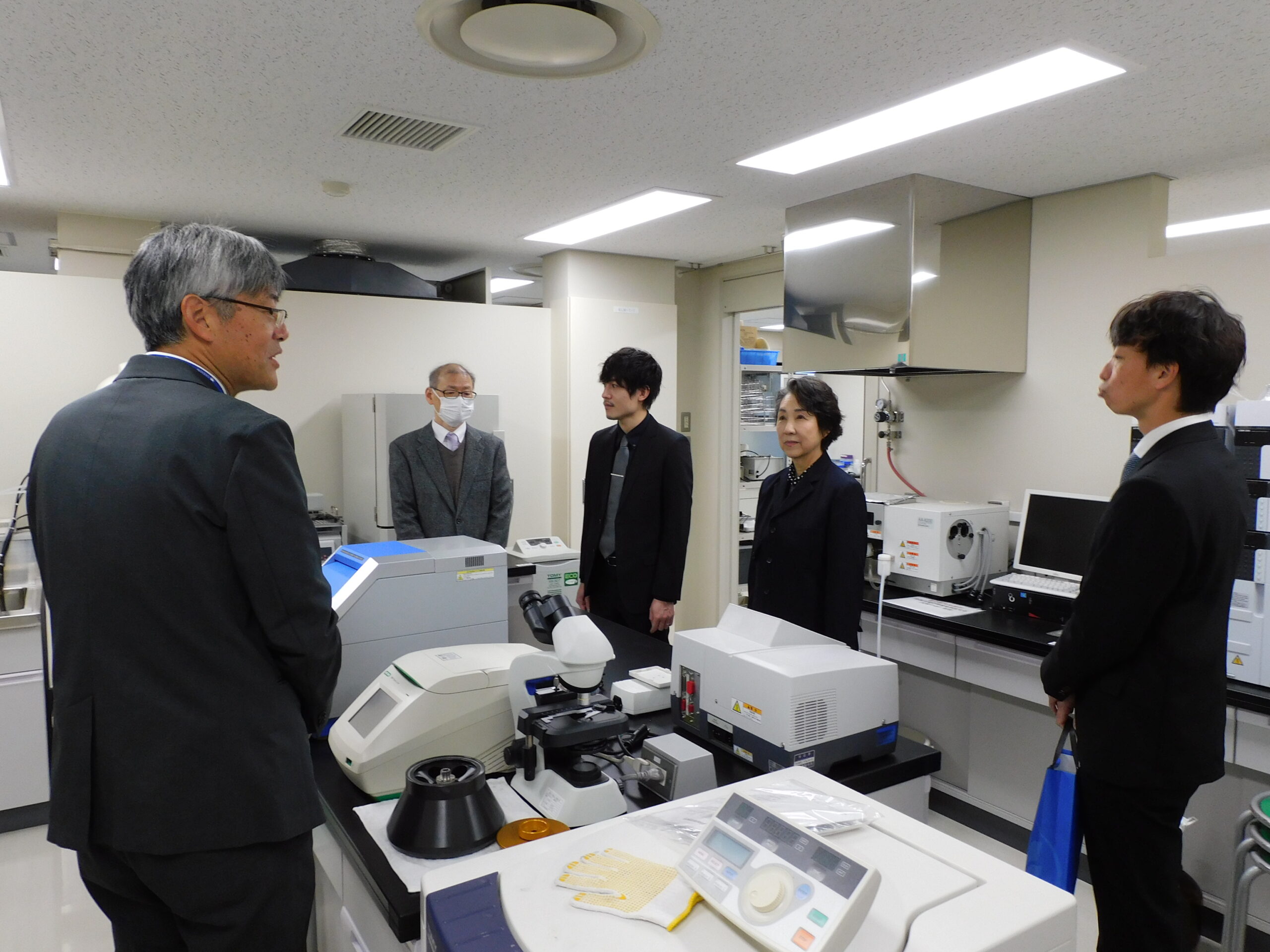 キャンパス施設見学（栄養実験室）