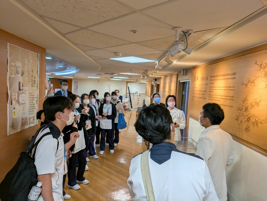 台湾の伝統医療を提供する花蓮慈済病院の病棟にて