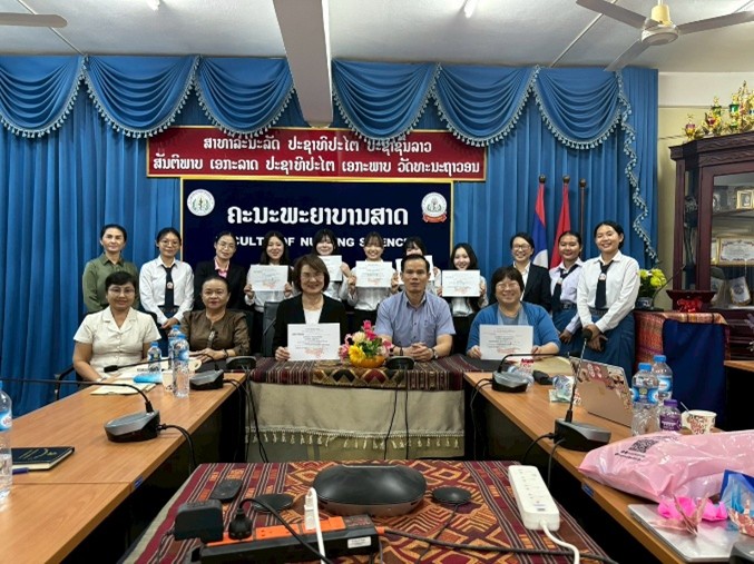 修了証受領後、記念撮影