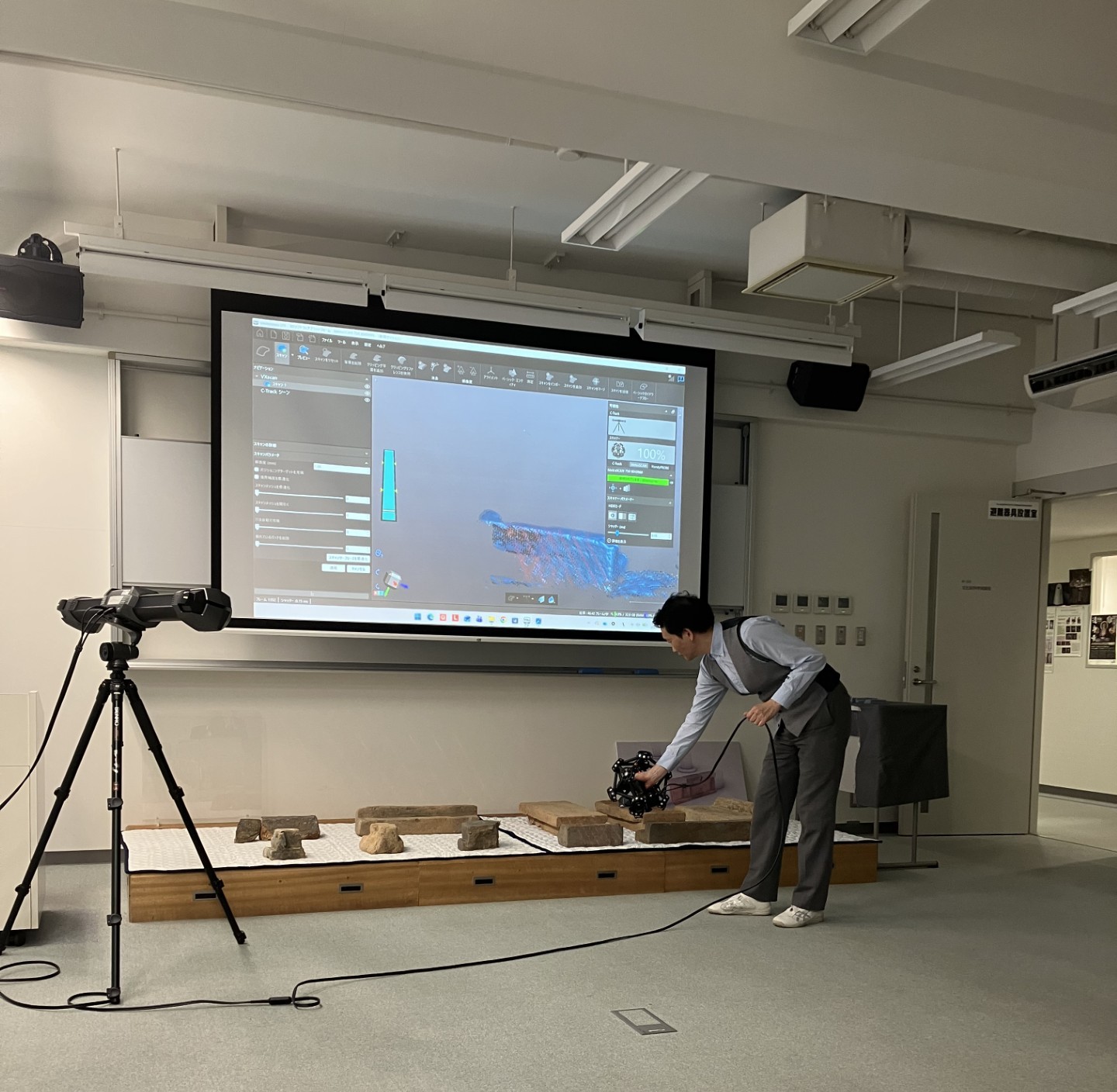 岡本准教授による三次元計測実演